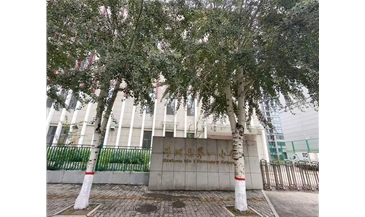 陜西子洲縣小學游泳館中廣歐特斯超低溫空氣能熱水、恒溫除濕機組